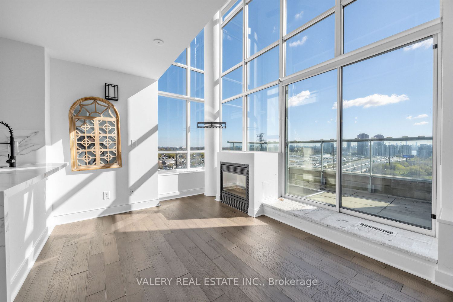 250 Manitoba Street 827