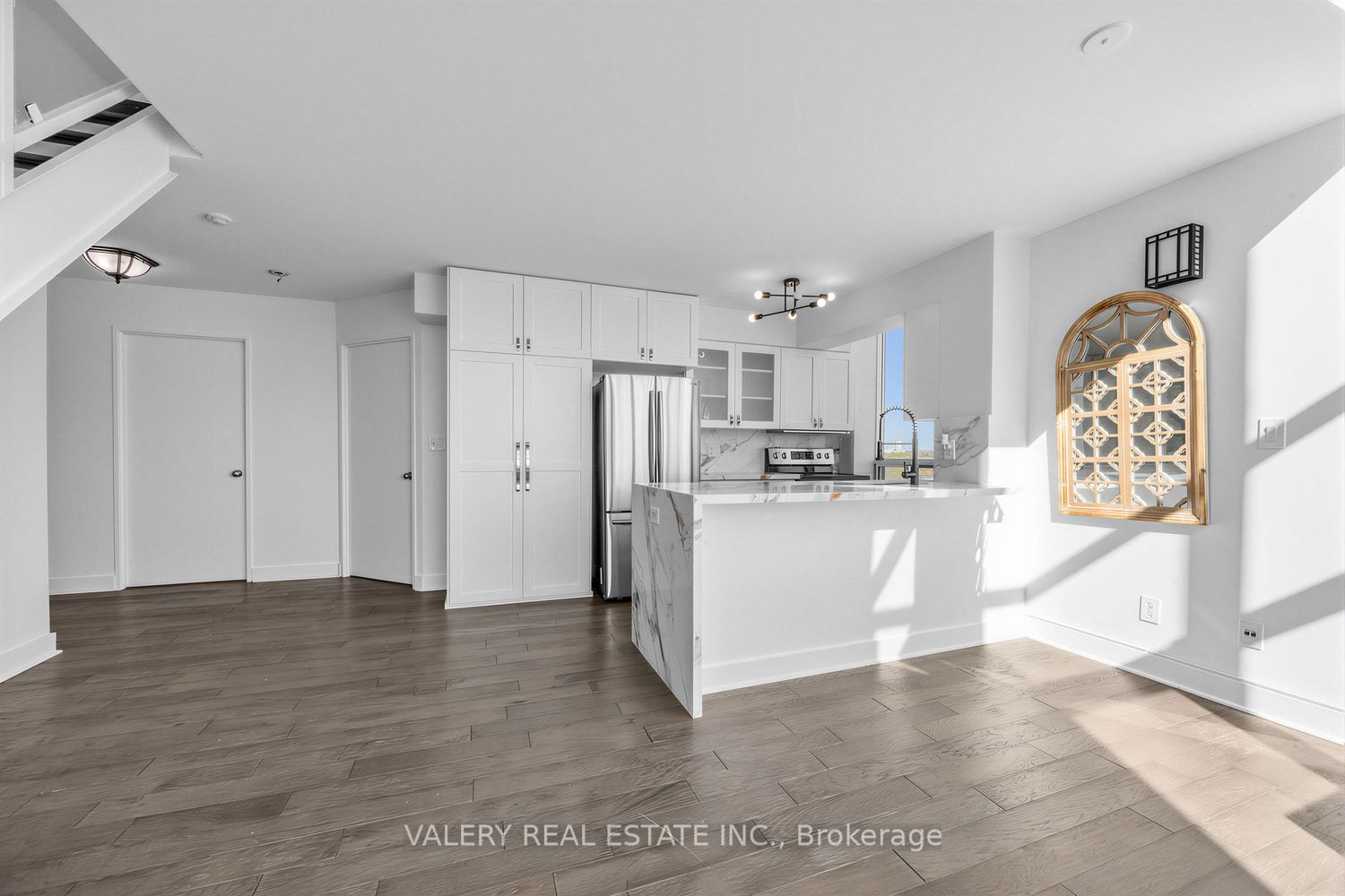 250 Manitoba Street 827