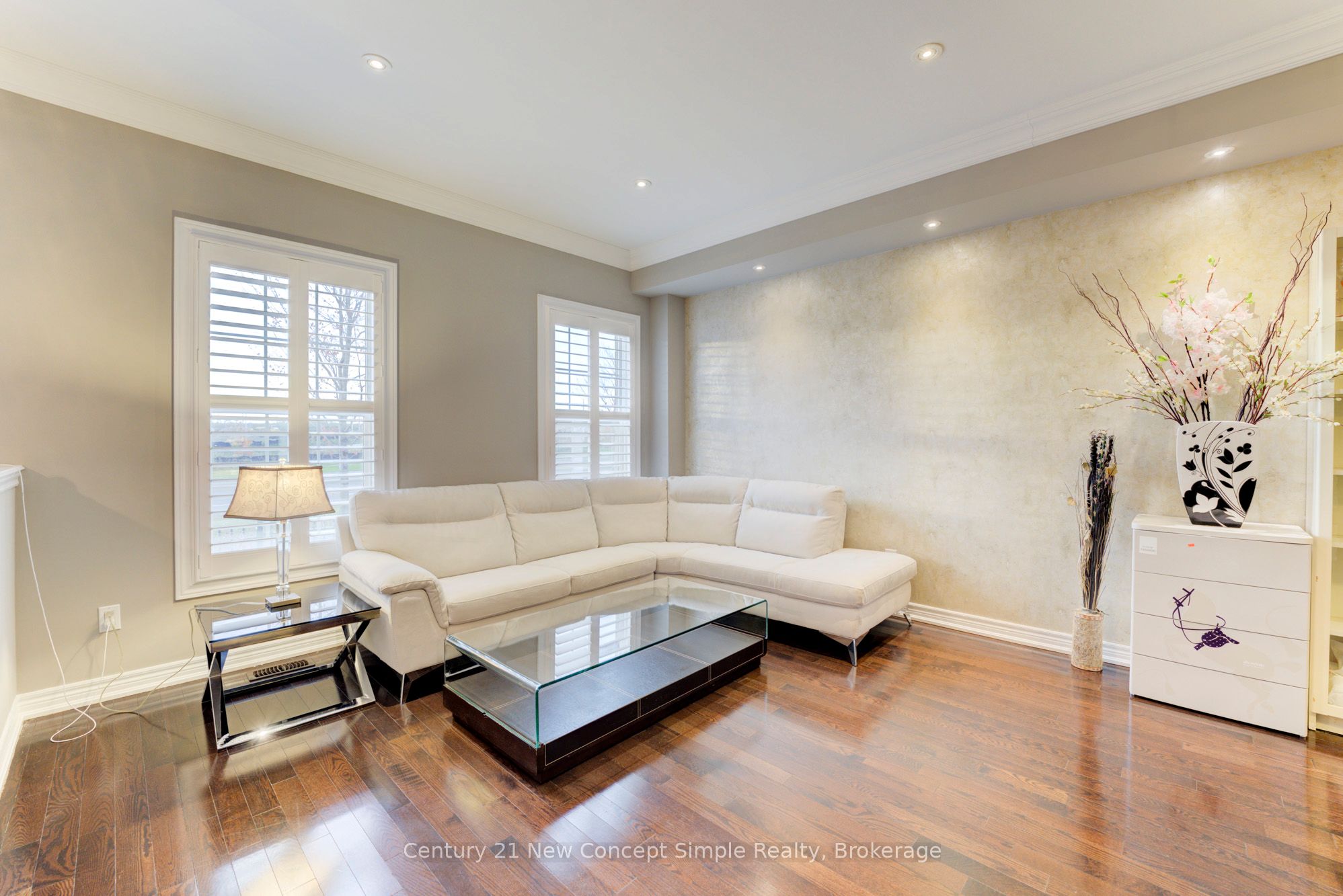 10637 Woodbine Avenue