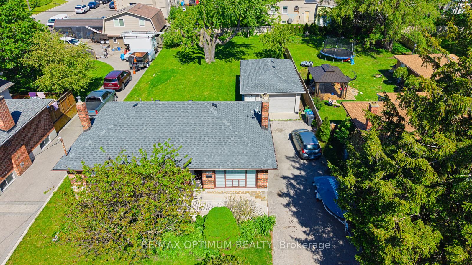 1747 Coram Crescent