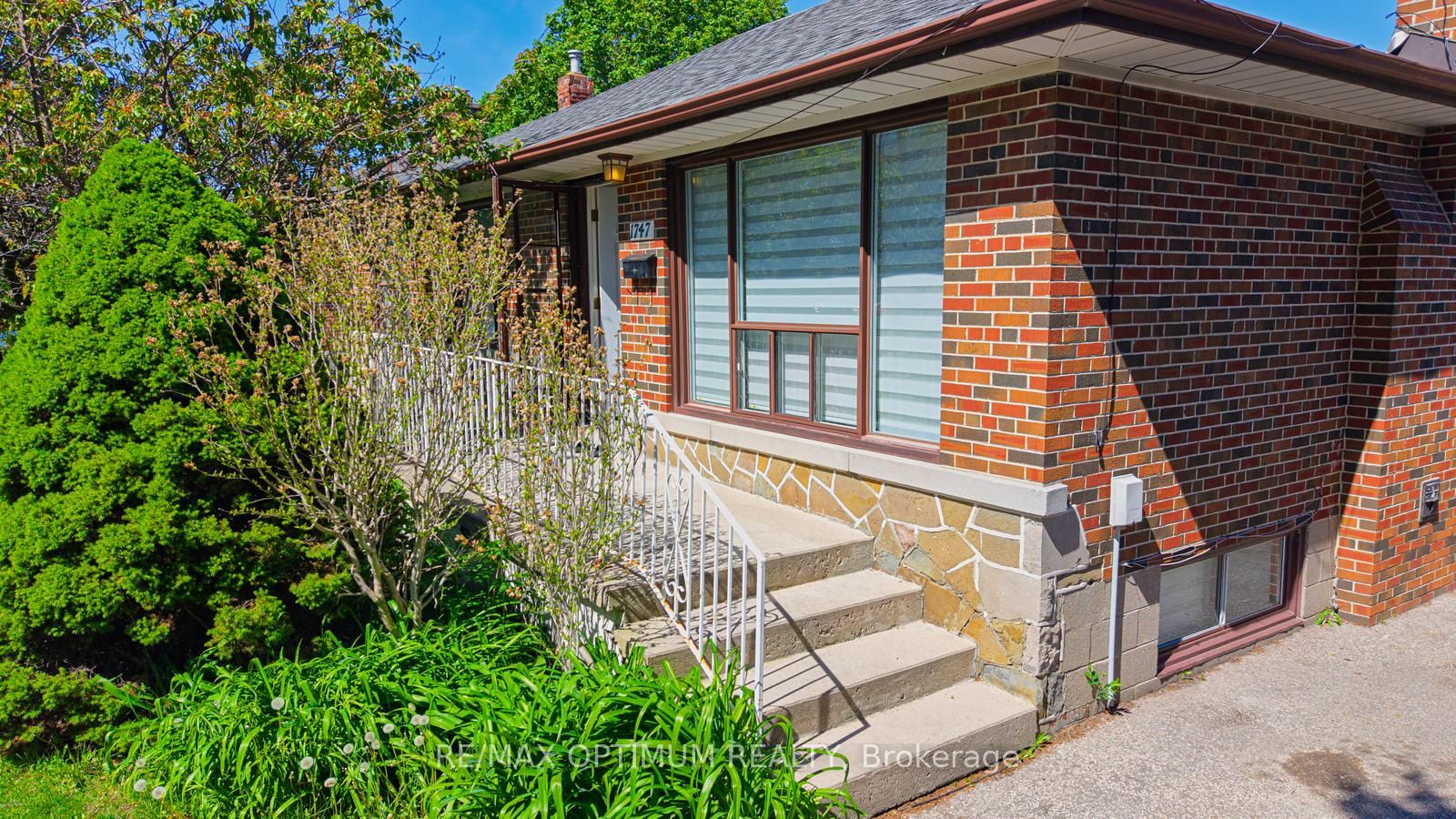 1747 Coram Crescent
