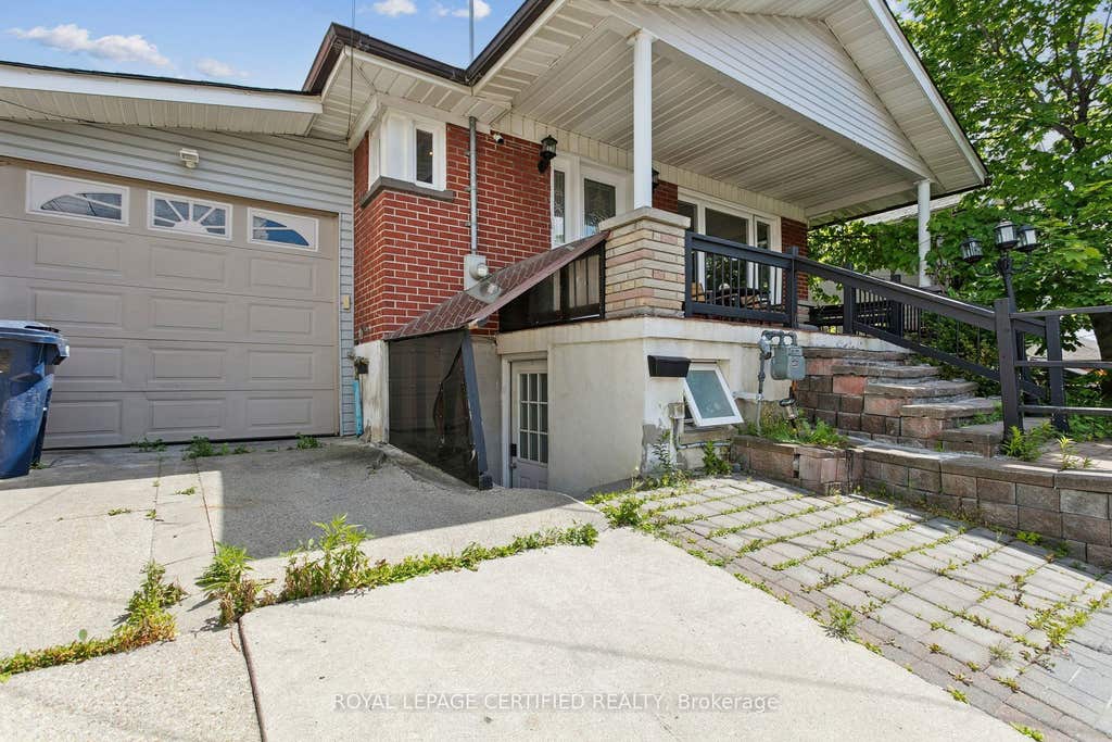 Photo of 33 Donald Avenue, Toronto, ON M6M 1J9 (MLS # W13630740)