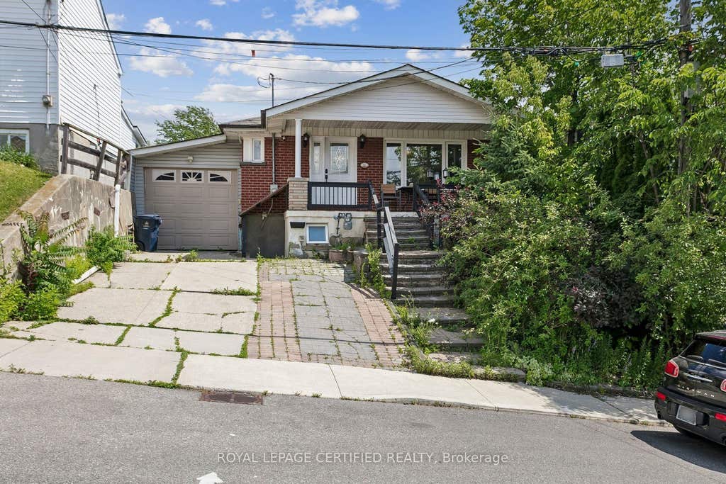 Photo of 33 Donald Avenue, Toronto, ON M6M 1J9 (MLS # W13630740)