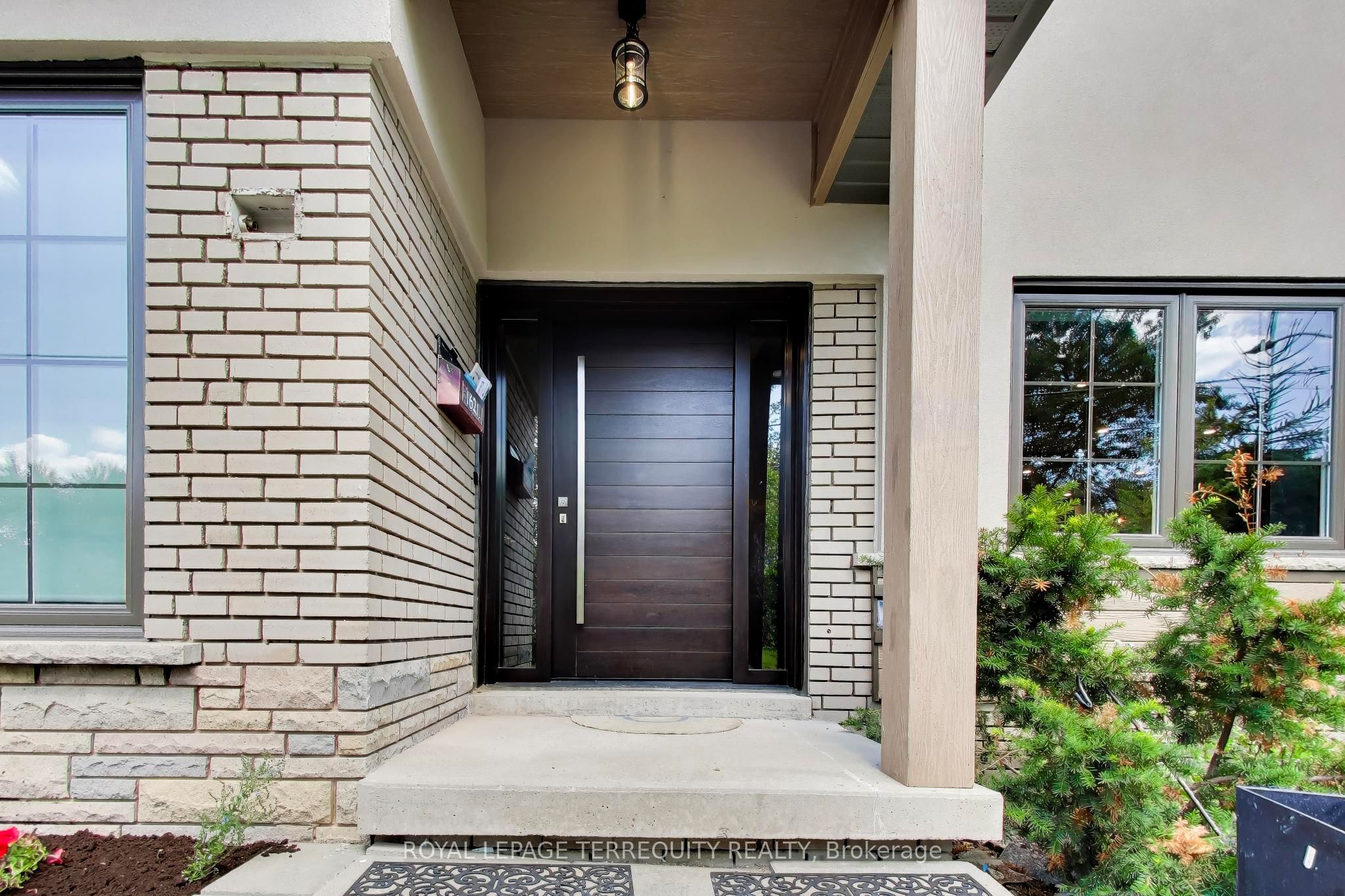 1621 Skyline Drive