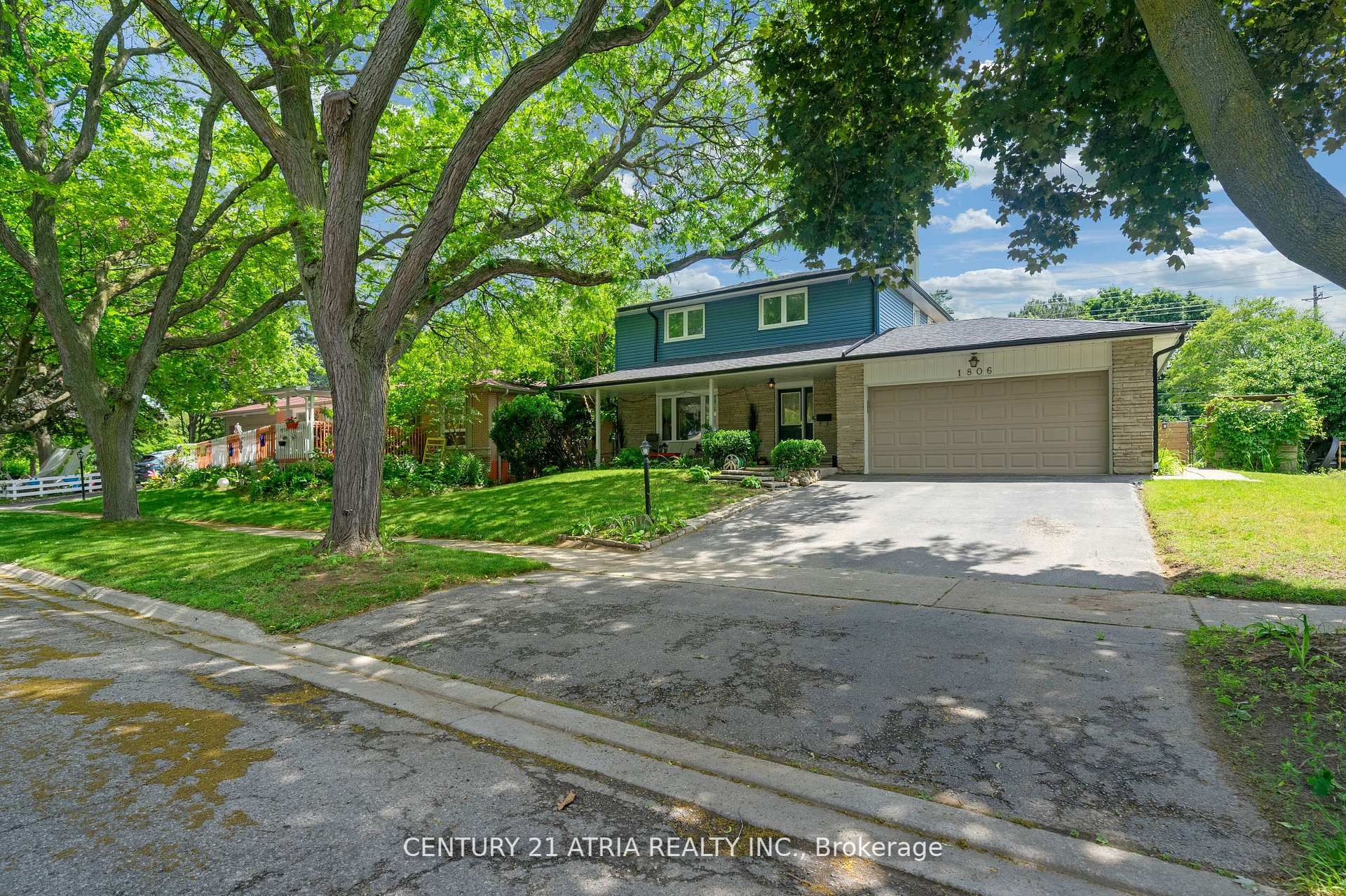 1806 Barsuda Drive S