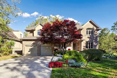 118 Foxridge Drive Hamilton ON L9G 5B9