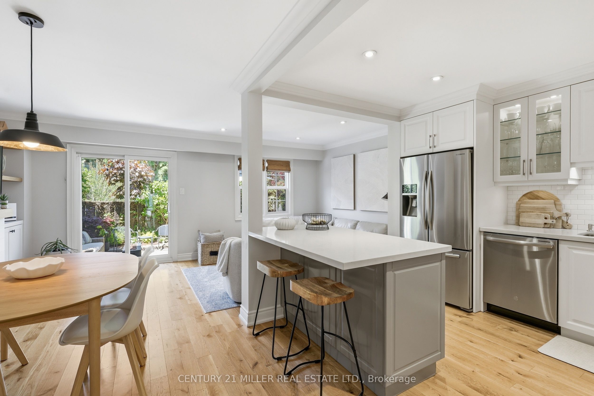 1951 Rathburn Road E 66