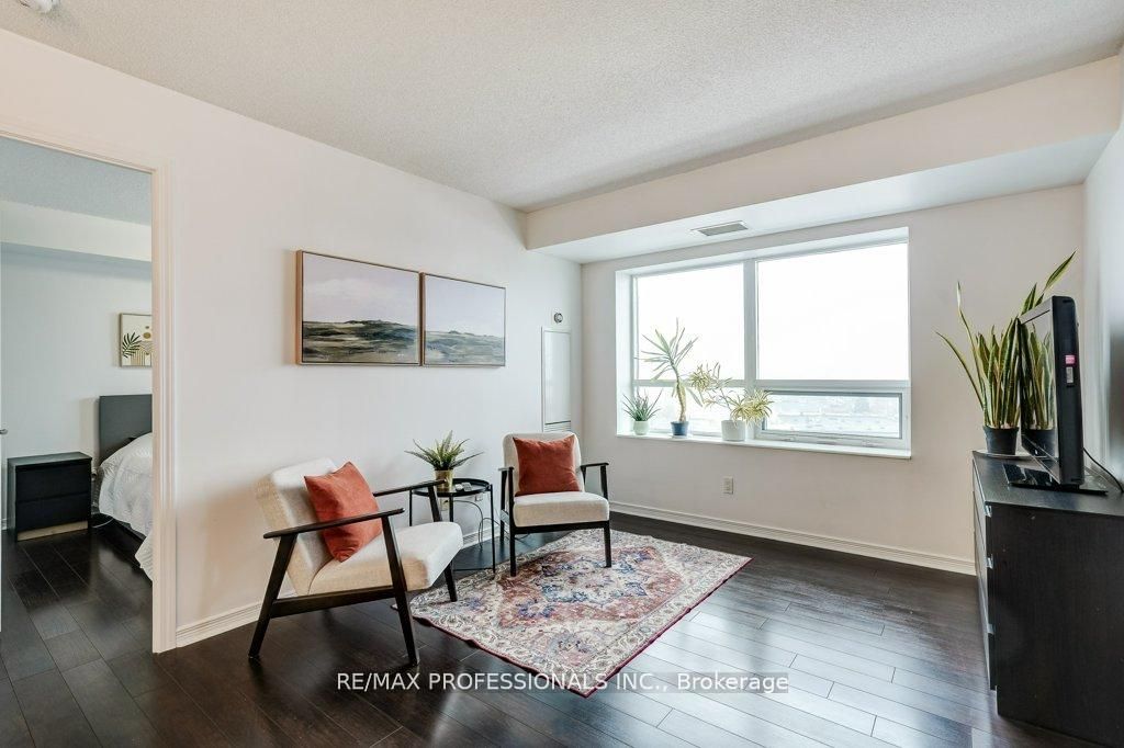 60 Heintzman Street 930