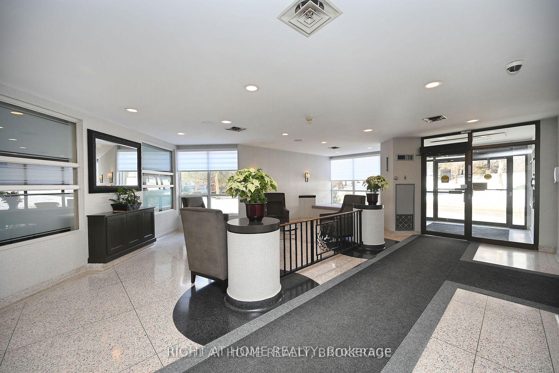 10 Laurelcrest Street 207