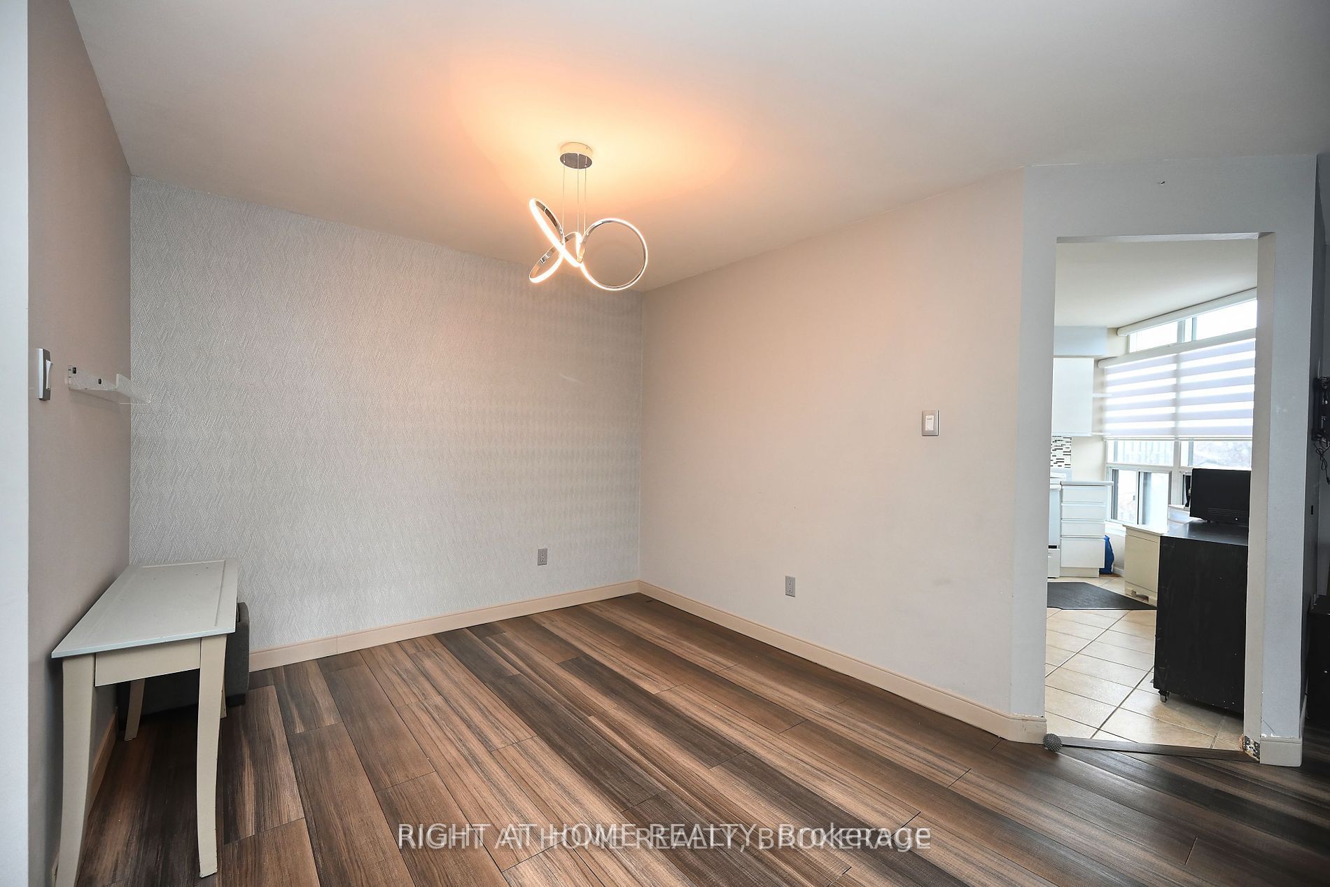 10 Laurelcrest Street 207