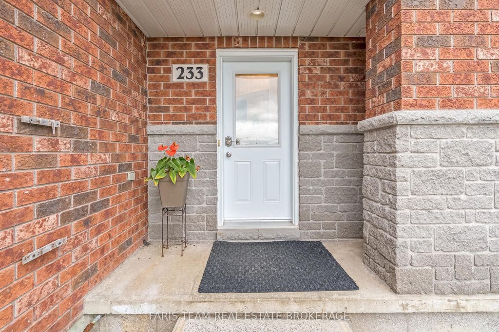Photo of 233 Stanley Street, Barrie, ON L4M 6X9 (MLS # S13074656)