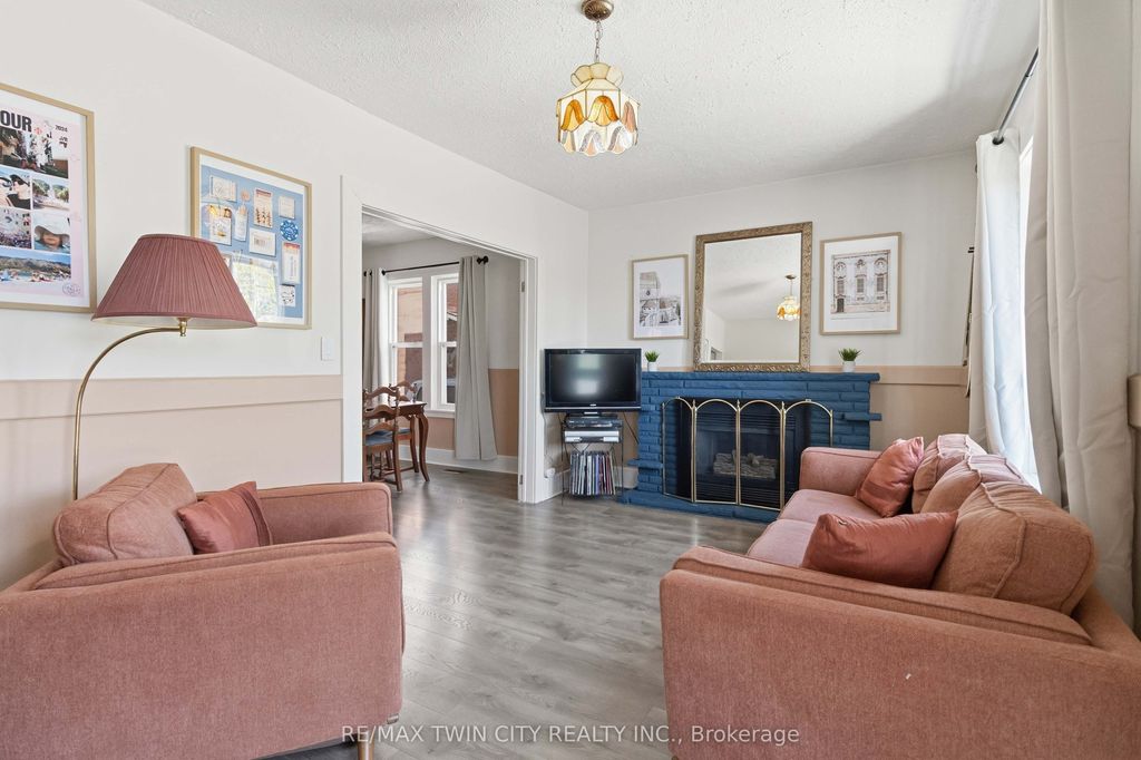 Photo of 7 Ontario Street, Brantford, ON N3S 2B7 (MLS # X13077596)
