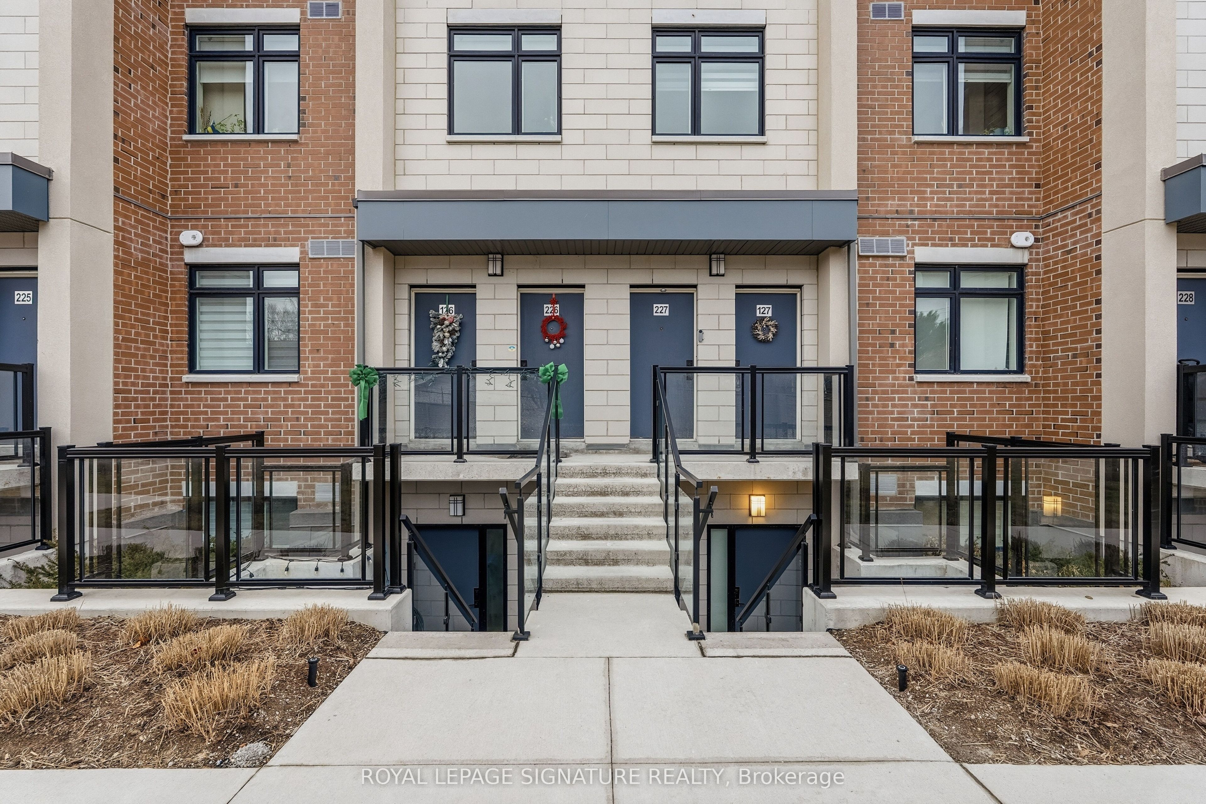 1062 Douglas McCurdy Common 227