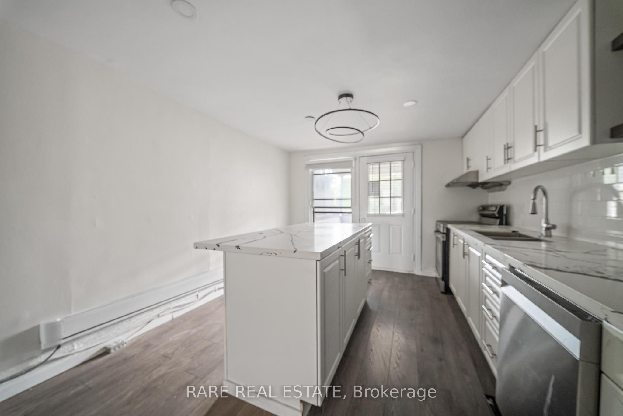 200 Bathurst Street