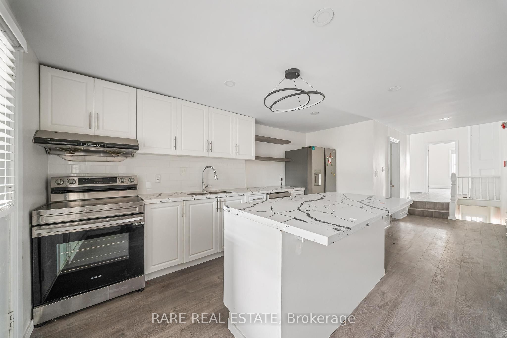 200 Bathurst Street