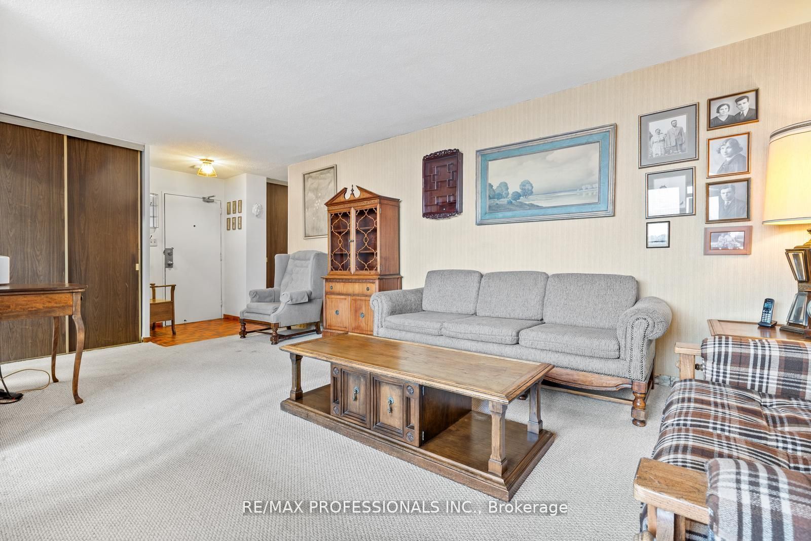 180 Markham Road 1704