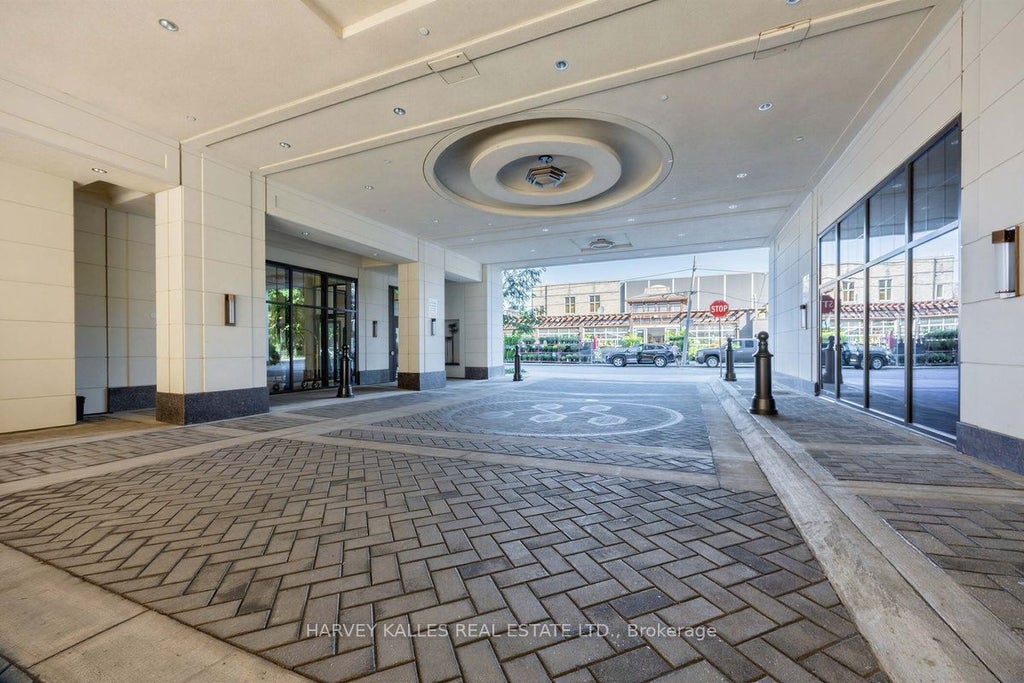 Photo of 1 Strathgowan Avenue #605, Toronto, ON M4N 0B3 (MLS # C13760522)
