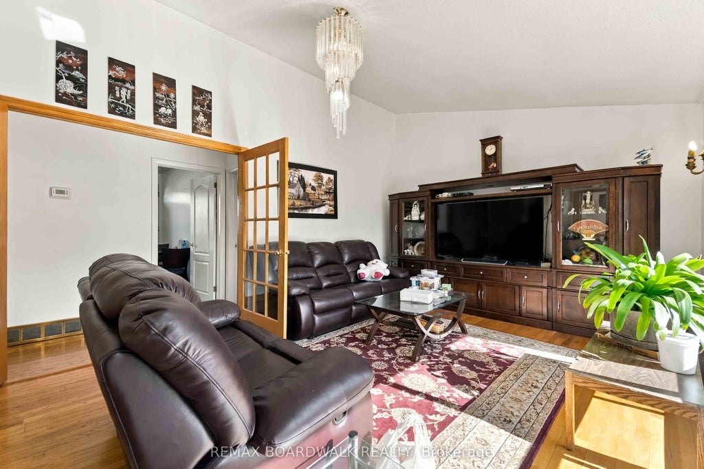 Photo of 2173 Carnegie Street, Elmvale Acres and Area, ON K1G 2V4 (MLS # X13886444)