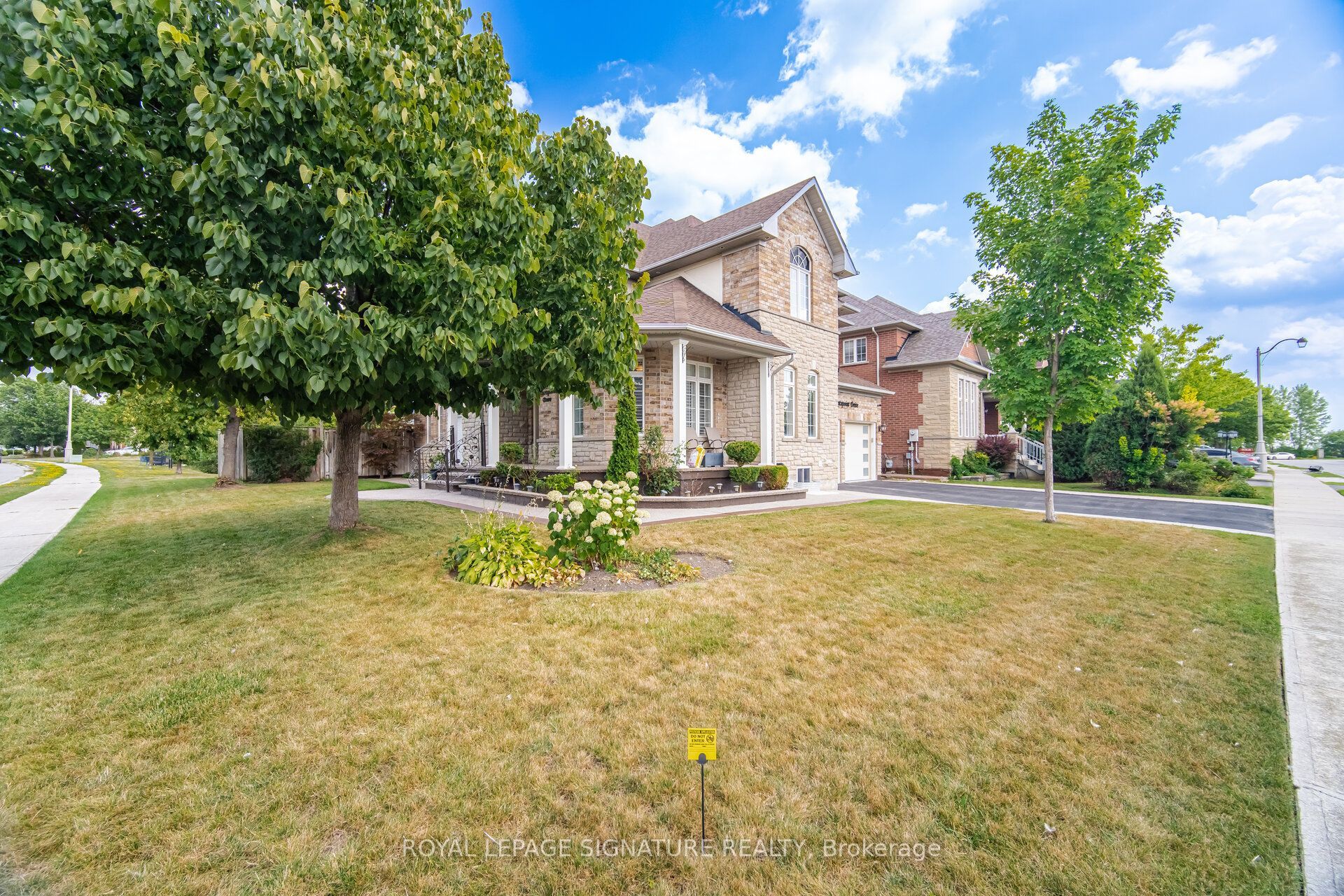 29 Huntspoint Drive 1