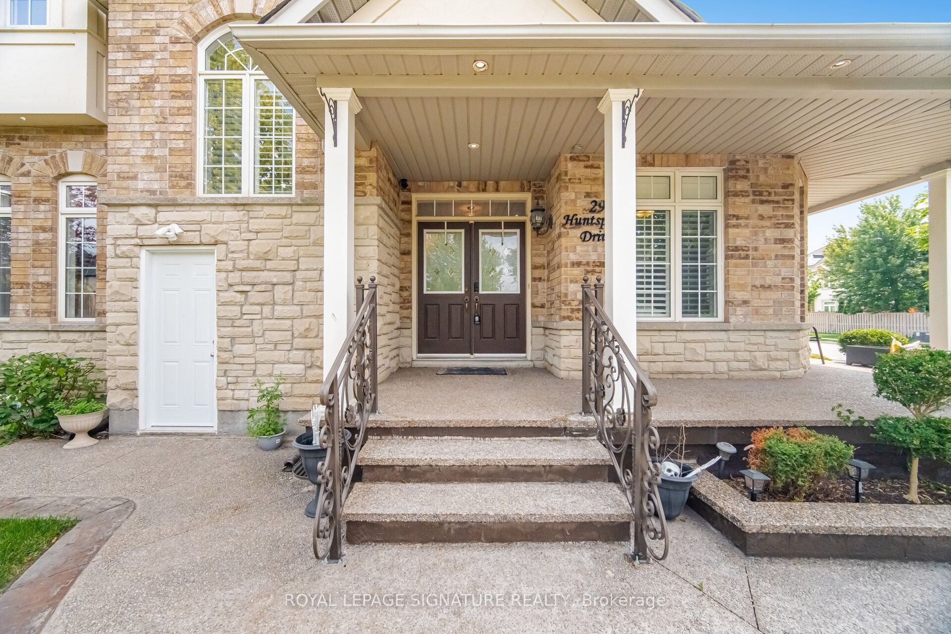 29 Huntspoint Drive 1