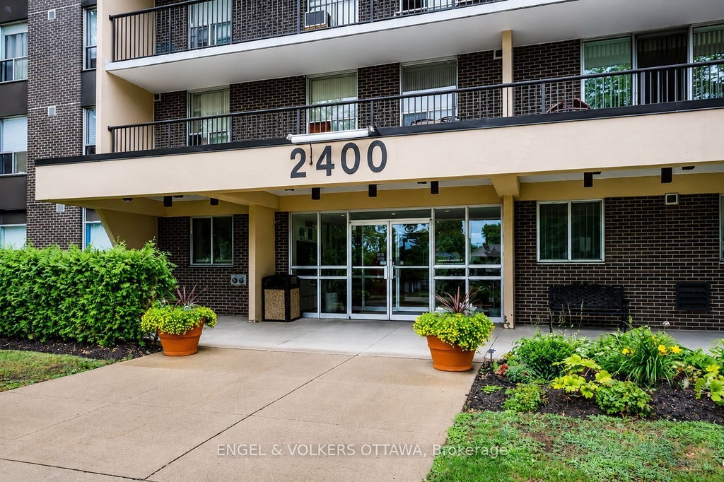 Photo of 2400 Virginia Drive #210, Alta Vista and Area, ON K1H 8L3 (MLS # X13870032)