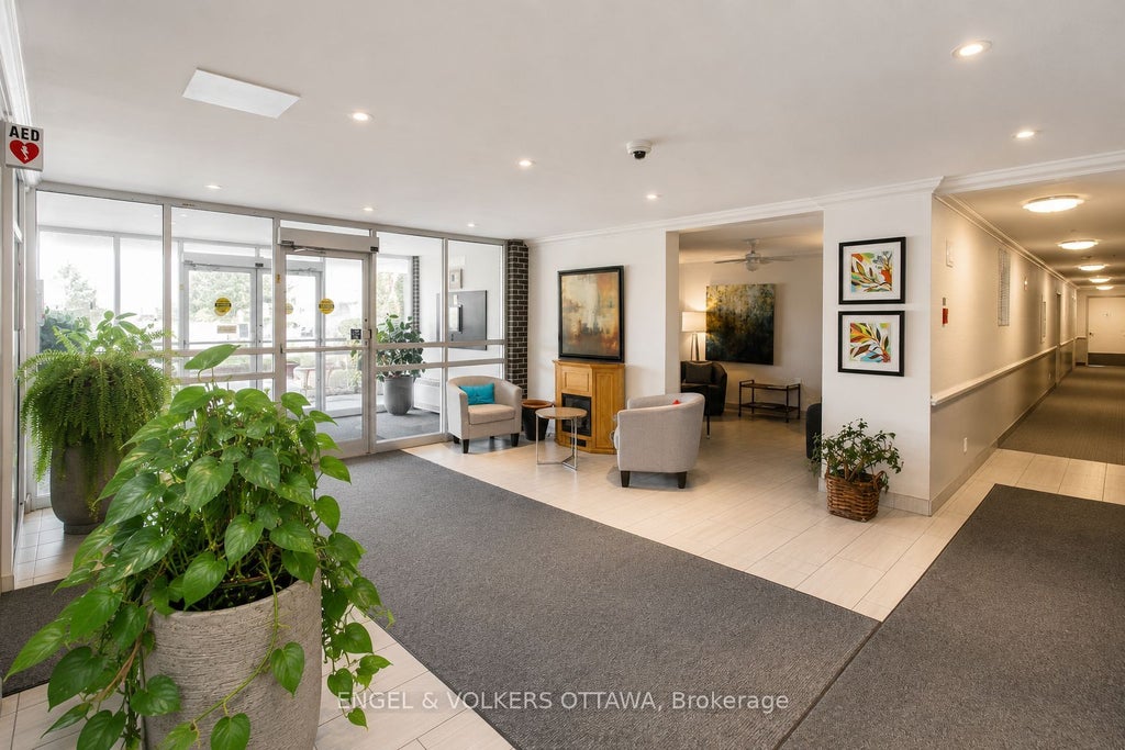 Photo of 2400 Virginia Drive #210, Alta Vista and Area, ON K1H 8L3 (MLS # X13870032)