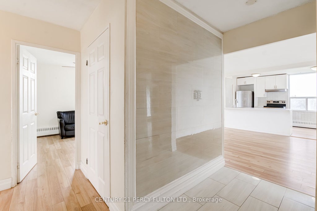 Photo of 5 Vicora Linkway N/A #614, Toronto, ON M3C 1A4 (MLS # C13775310)
