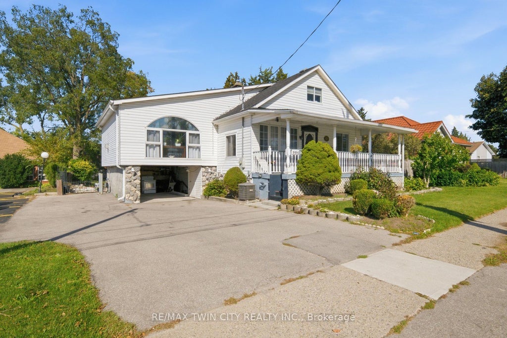 Photo of 986 Colborne Street, Brantford, ON N3S 3T4 (MLS # X13907936)