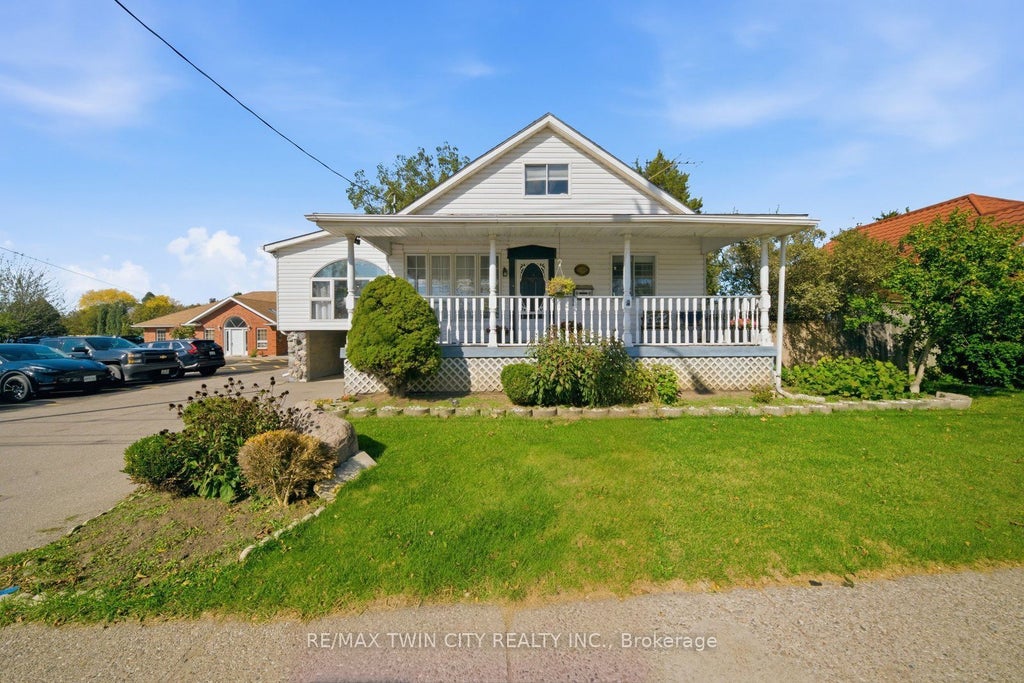 Photo of 986 Colborne Street, Brantford, ON N3S 3T4 (MLS # X13907936)