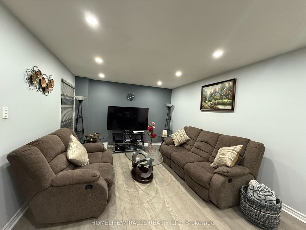Photo of 163 Mabley Crescent, Vaughan, ON L4J 2Z7 (MLS # N12901926)