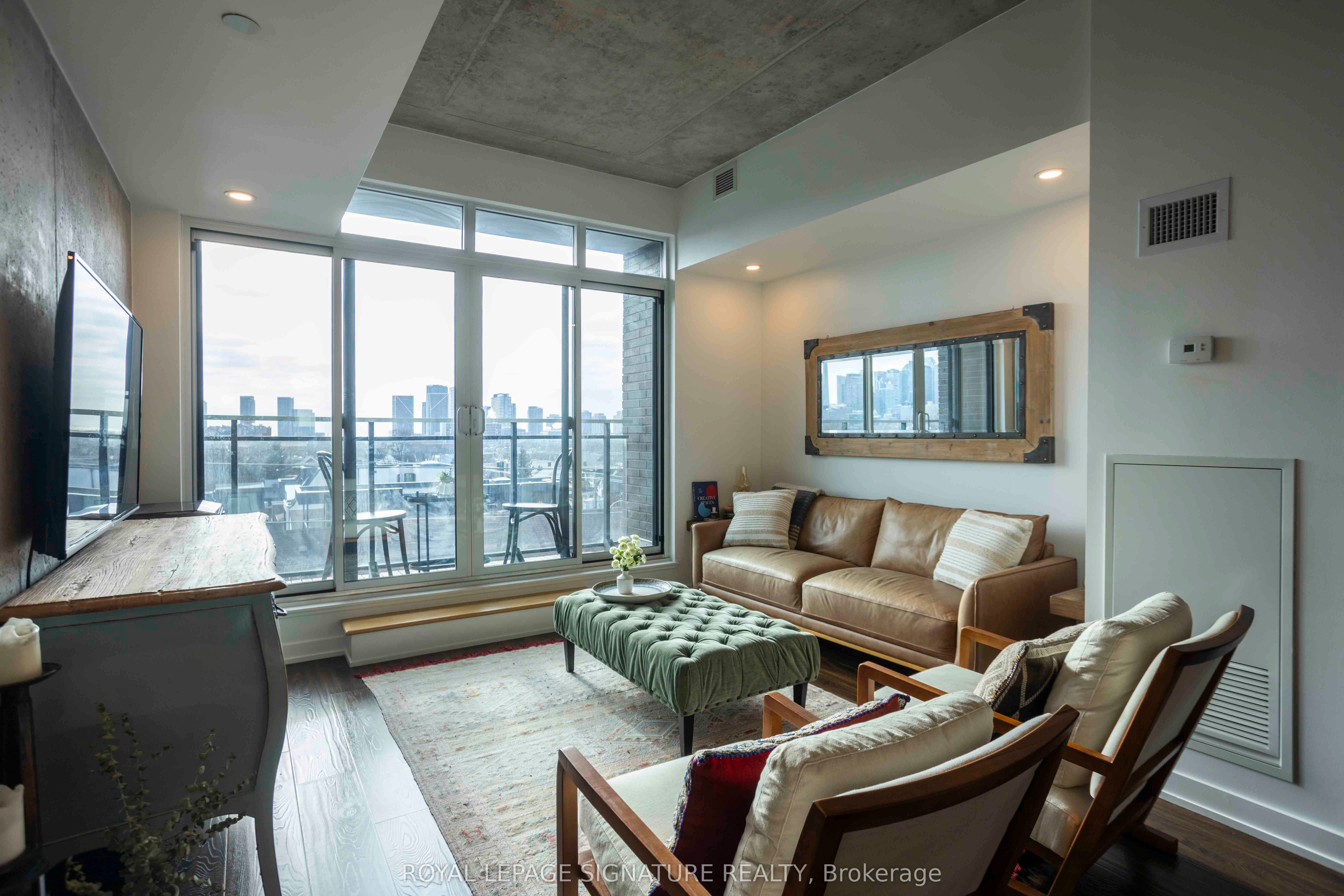 Photo 1 of 33 — 205 Manning Avenue N 408, Toronto, ON M6J 0E2