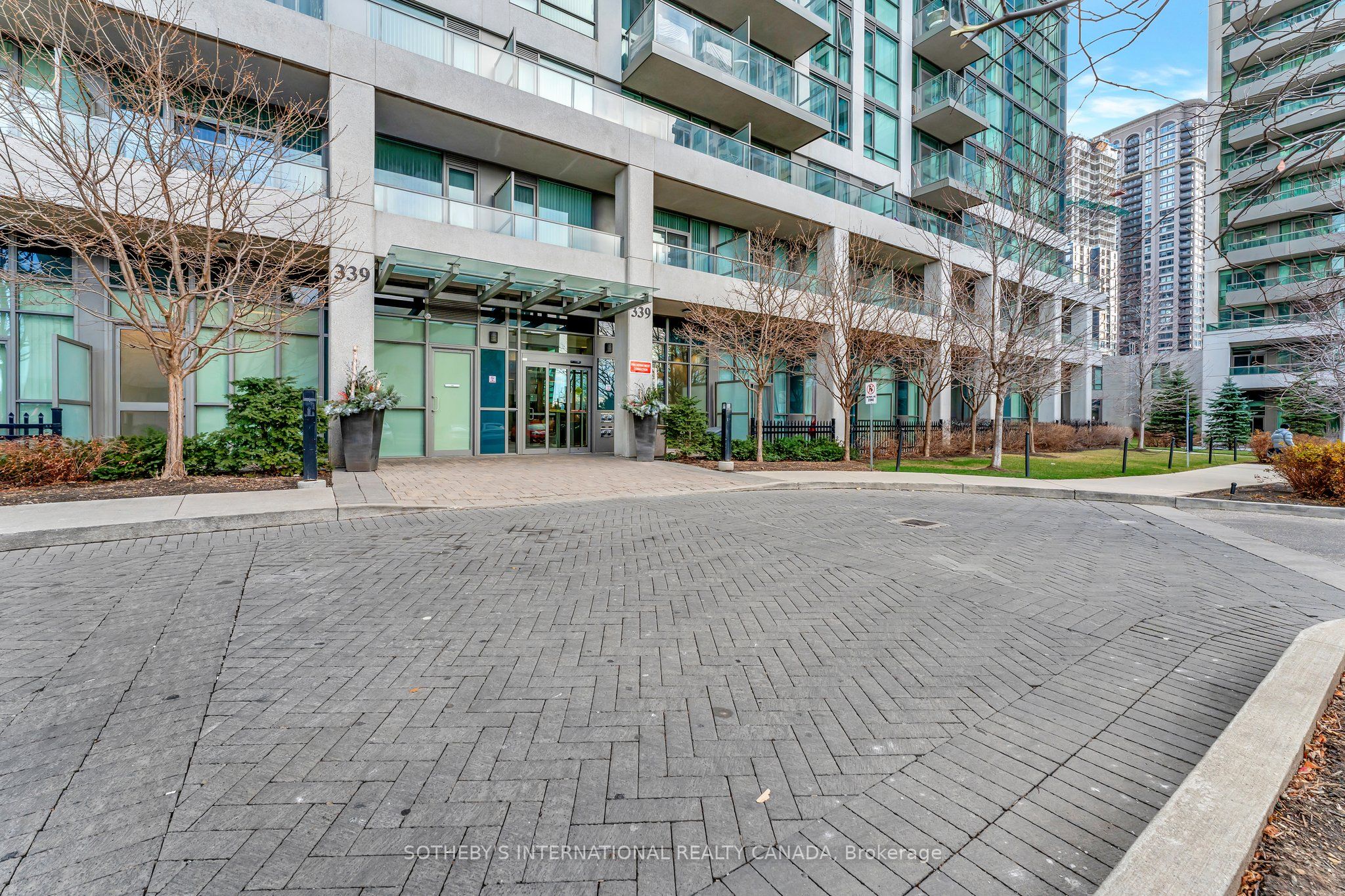 339 Rathburn Road W 1516
