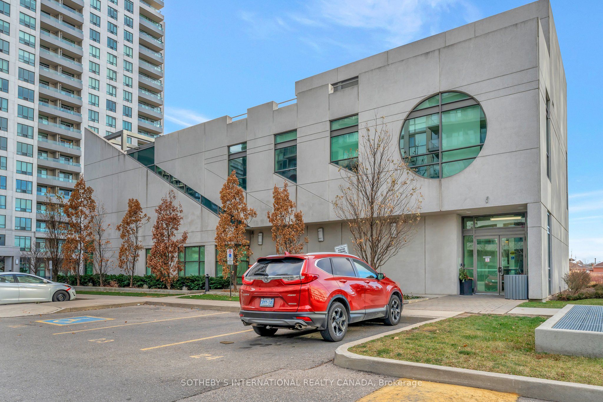339 Rathburn Road W 1516