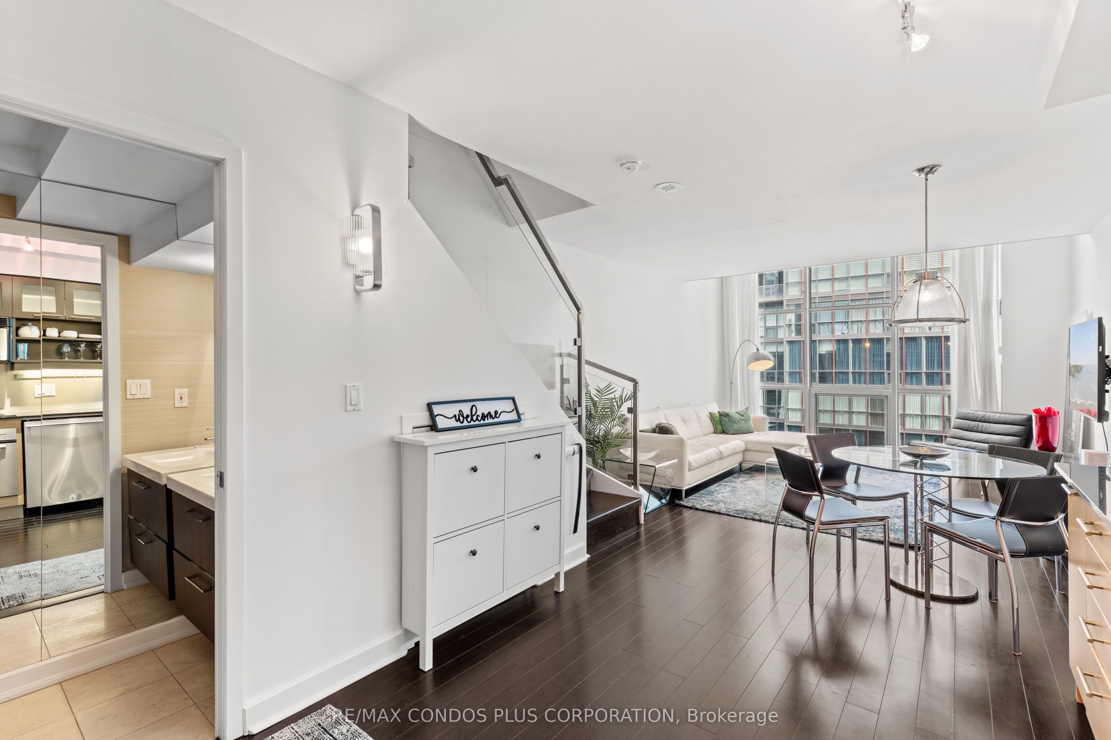 36 Blue Jays Way 930