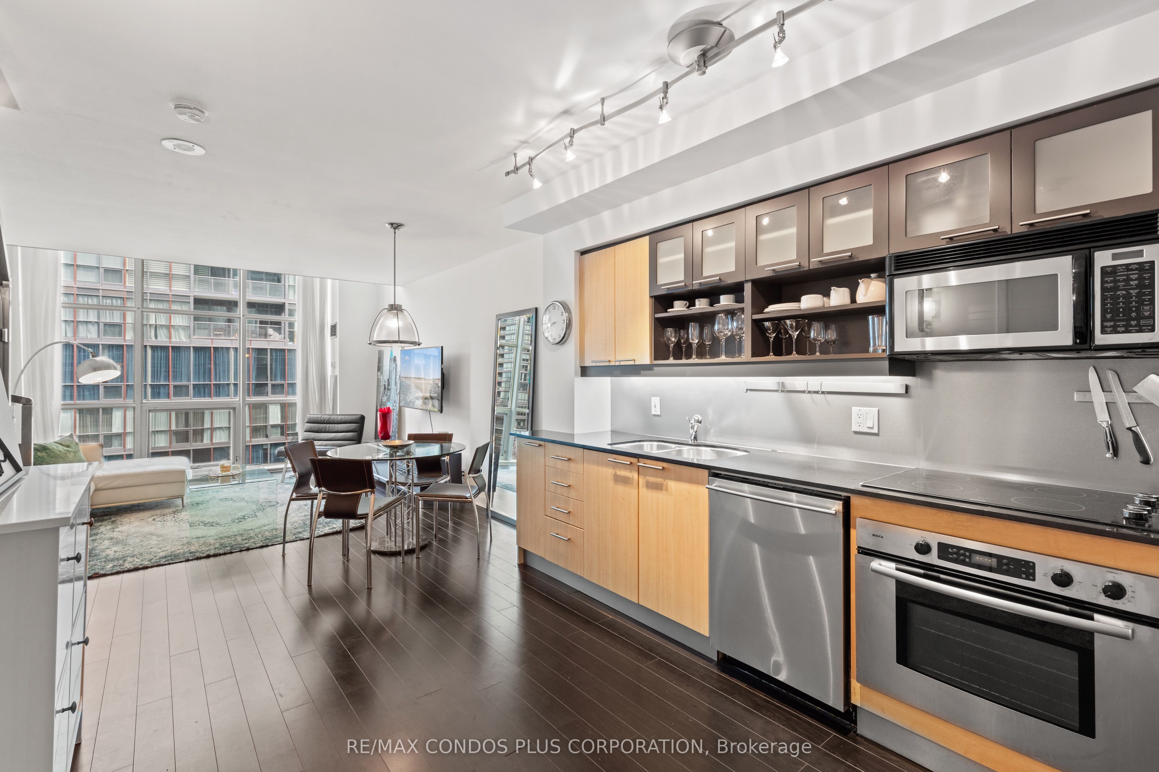 36 Blue Jays Way 930