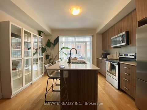 15 Edward Horton Crescent Toronto ON M8Z 0E5