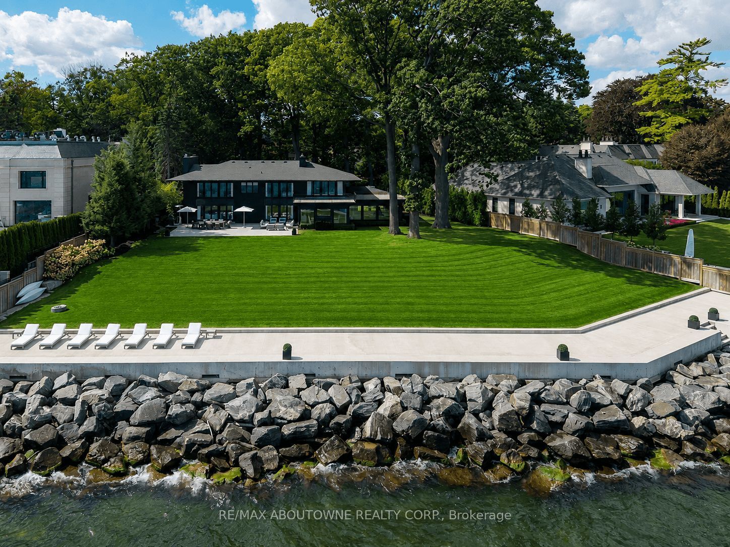 3 Ennisclare Drive E