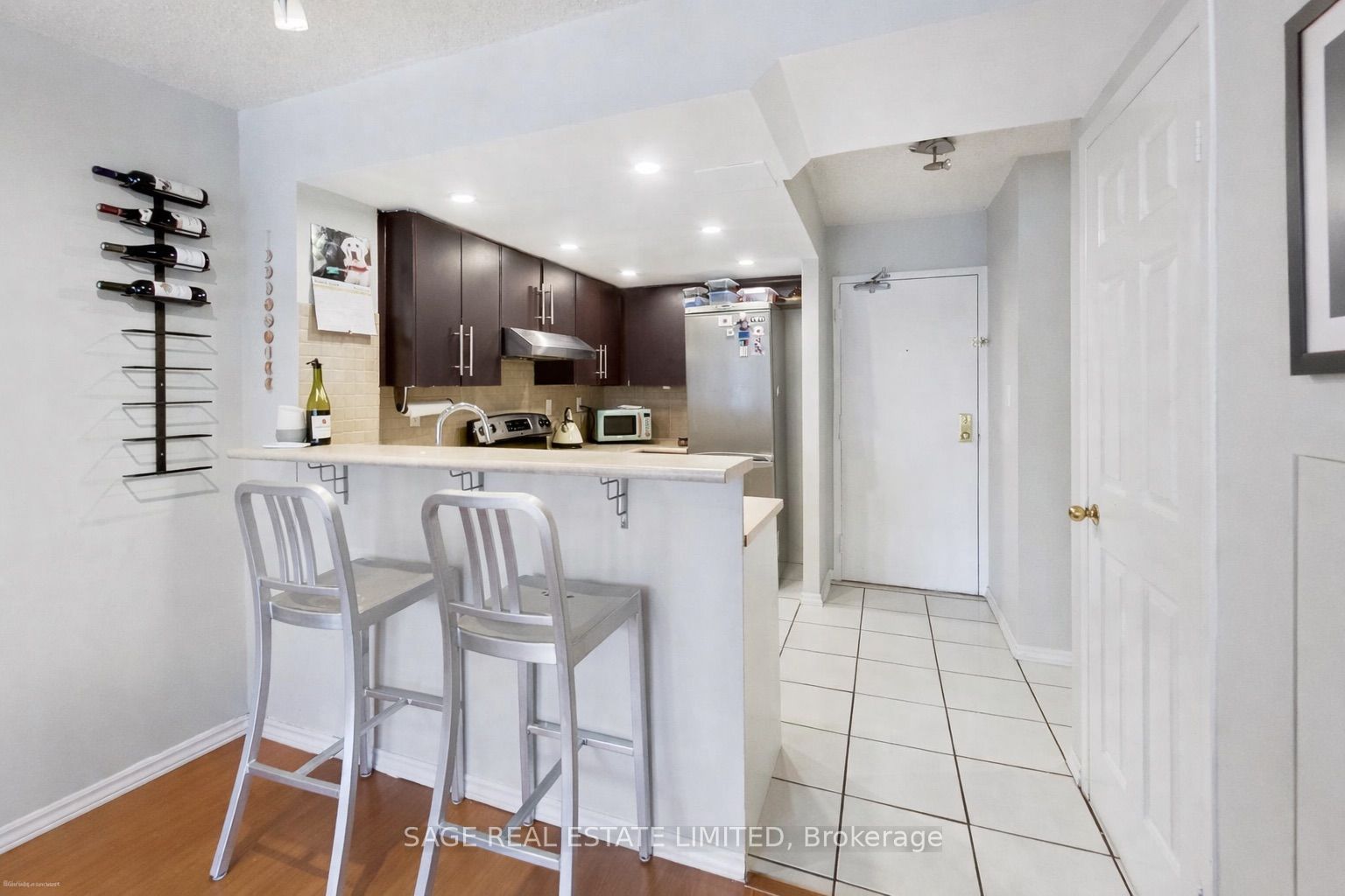 456 College Street 205