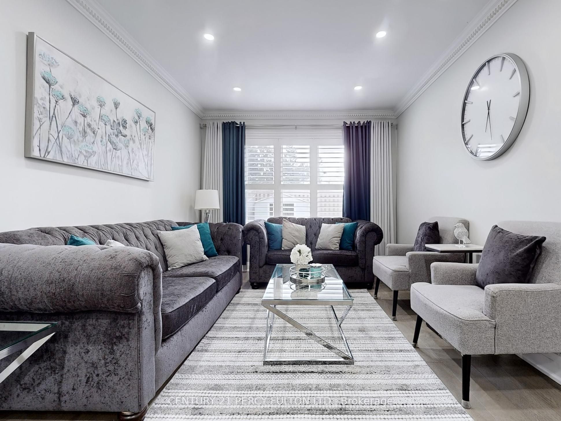 74 Doubtfire Crescent