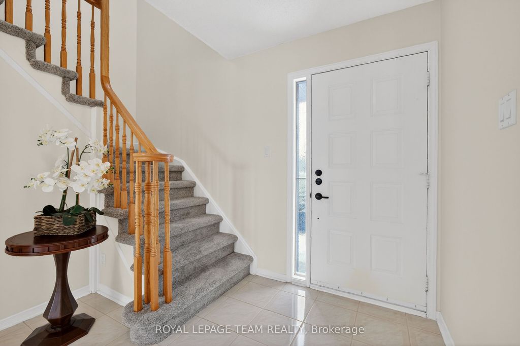 Photo of 318 Liard Street, Stittsville - Munster - Richmond, ON K2S 1J8 (MLS # X12908300)
