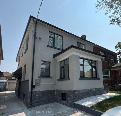 9 Rusholme Drive E UPPER Toronto ON M6J 3K1