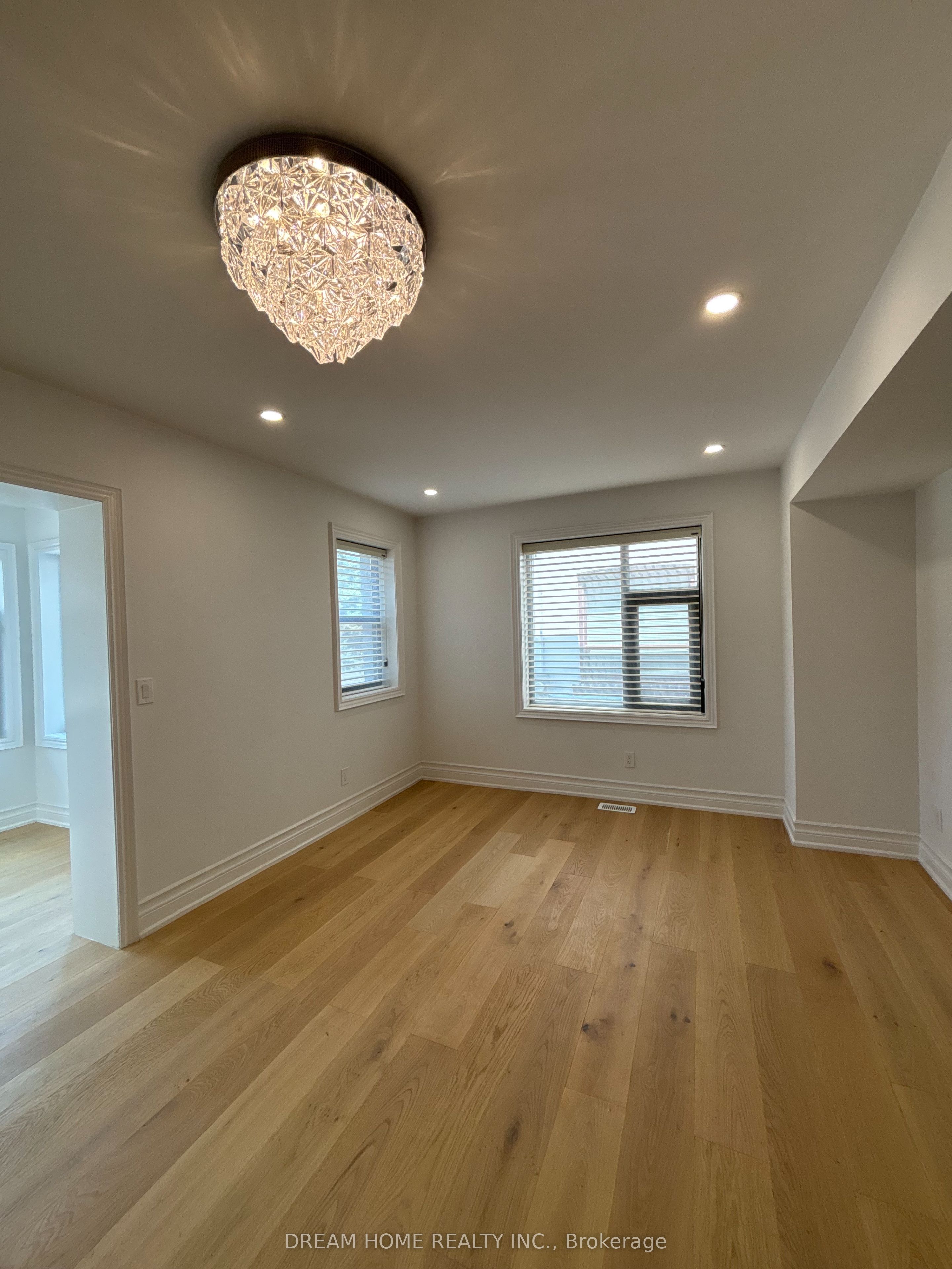 9 Rusholme Drive E UPPER