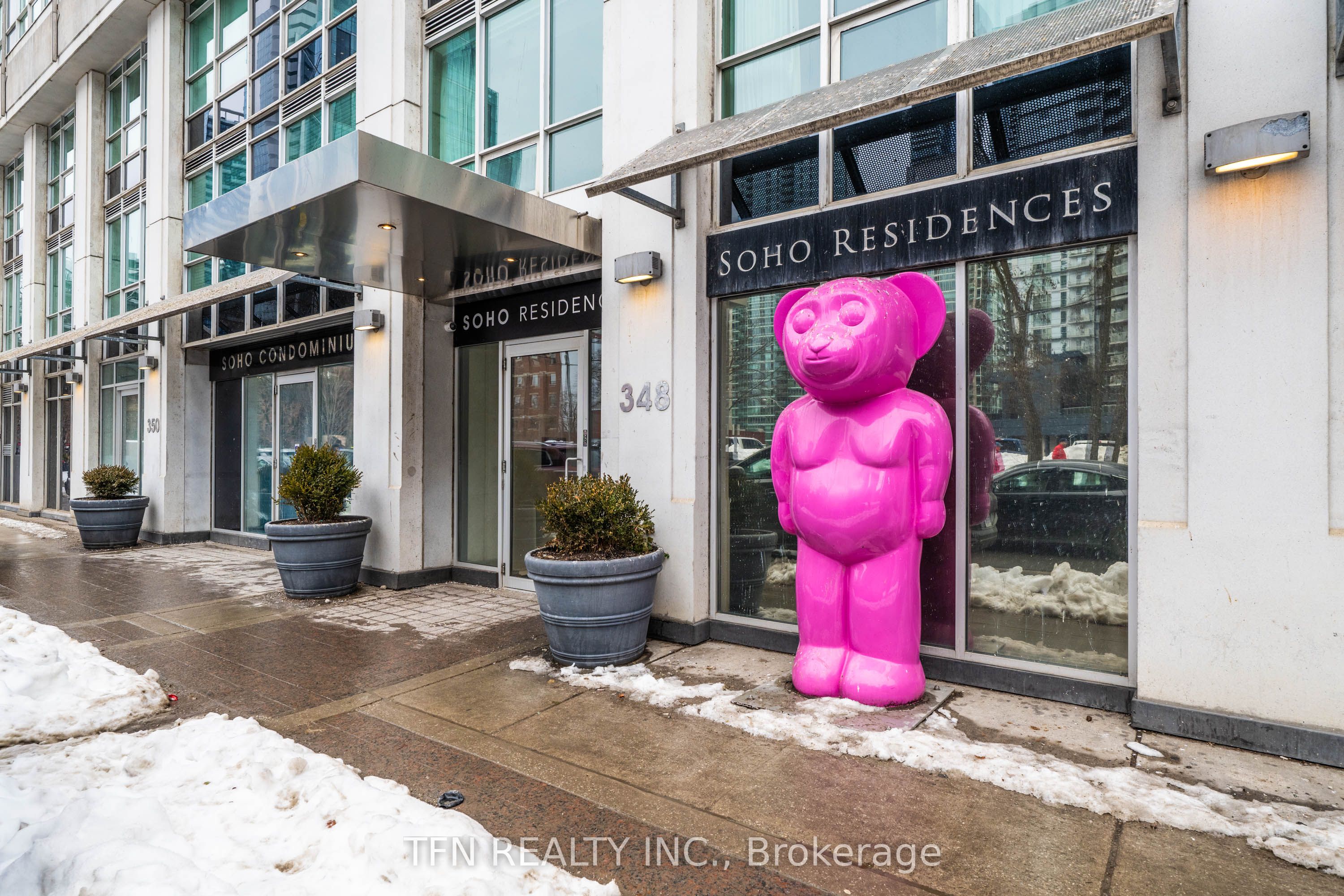 350 Wellington Street W M22