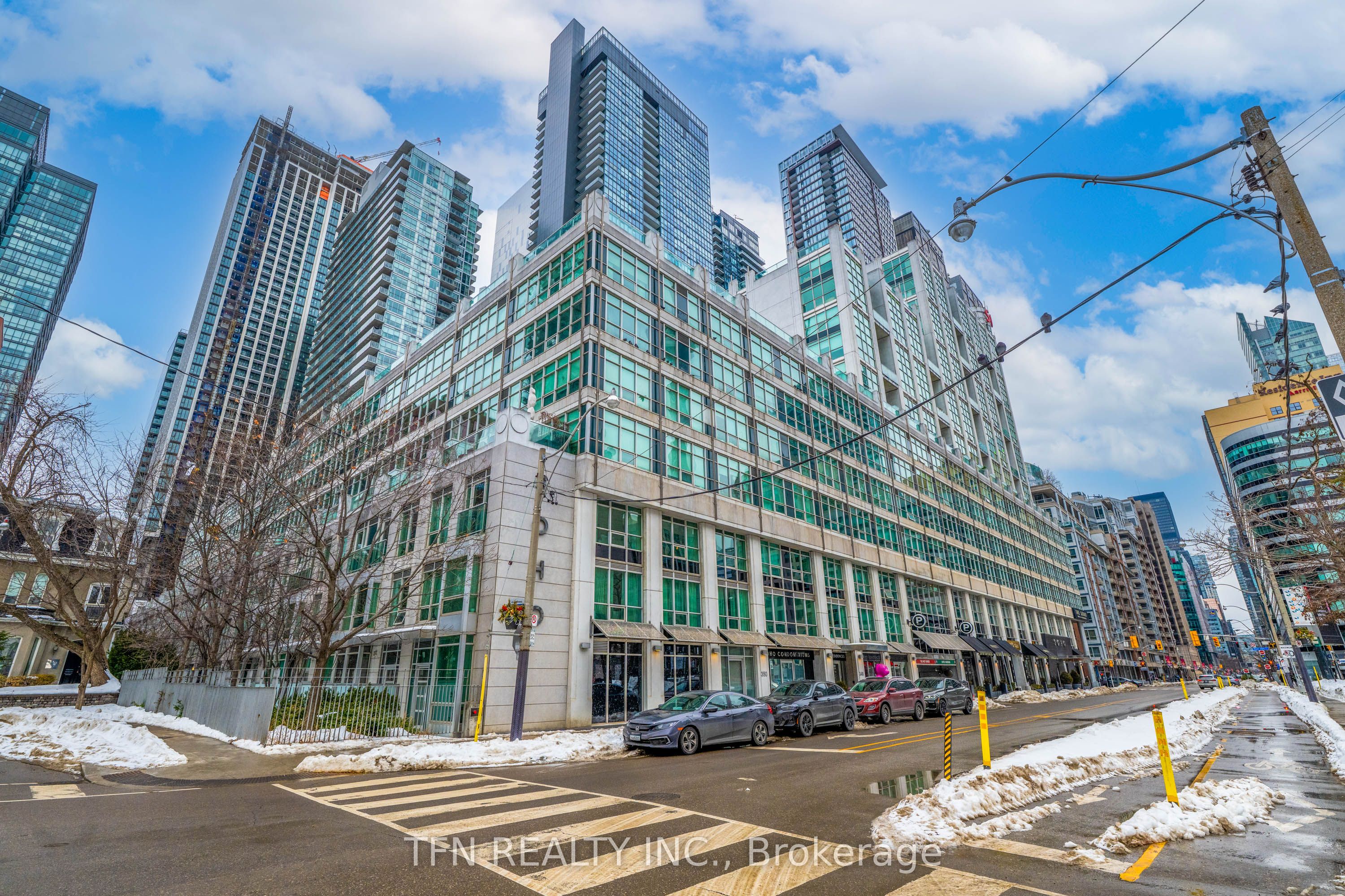 350 Wellington Street W M22