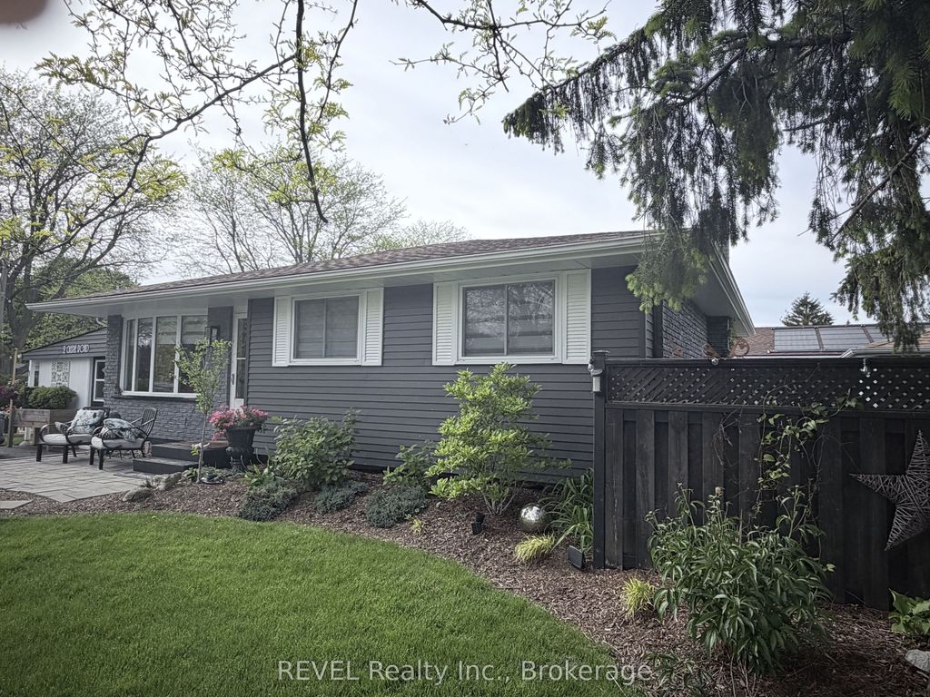 Photo of 2 Cherie Road, St. Catharines, ON L2M 6J9 (MLS # X13156838)