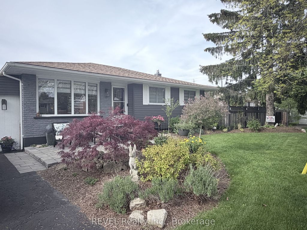 Photo of 2 Cherie Road, St. Catharines, ON L2M 6J9 (MLS # X13156838)