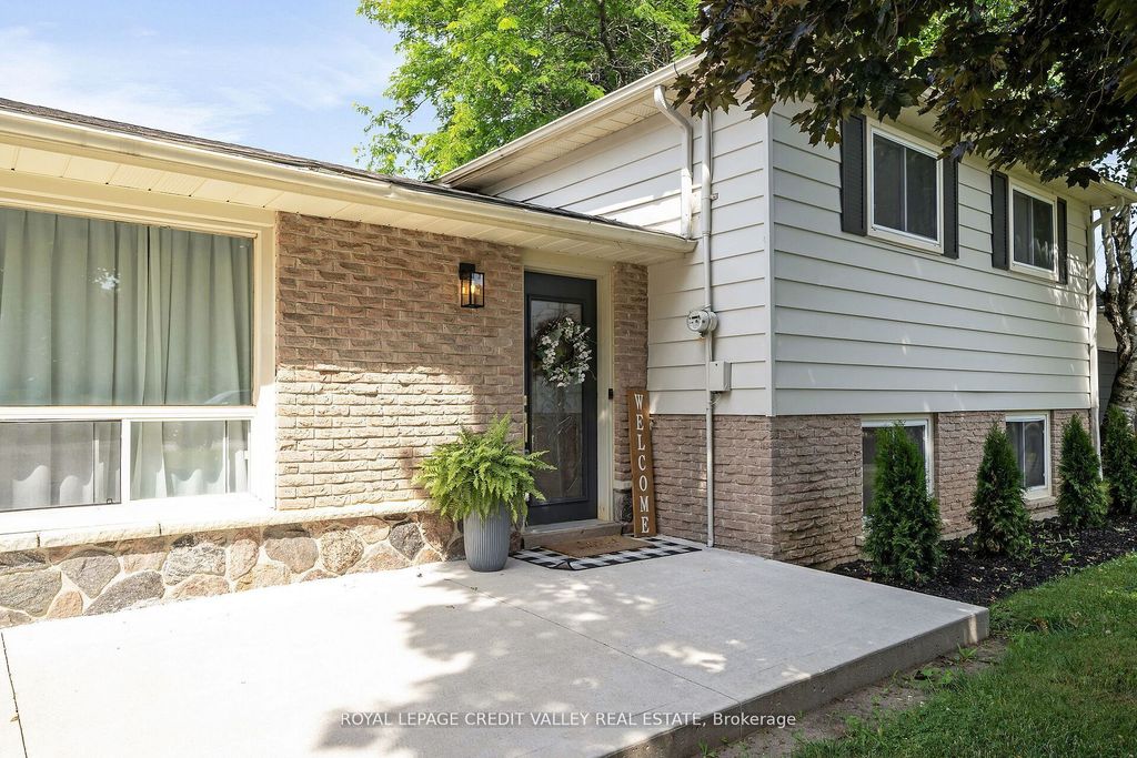 Photo of 47 Larry Street, Caledon, ON L7C 1K8 (MLS # W12457650)
