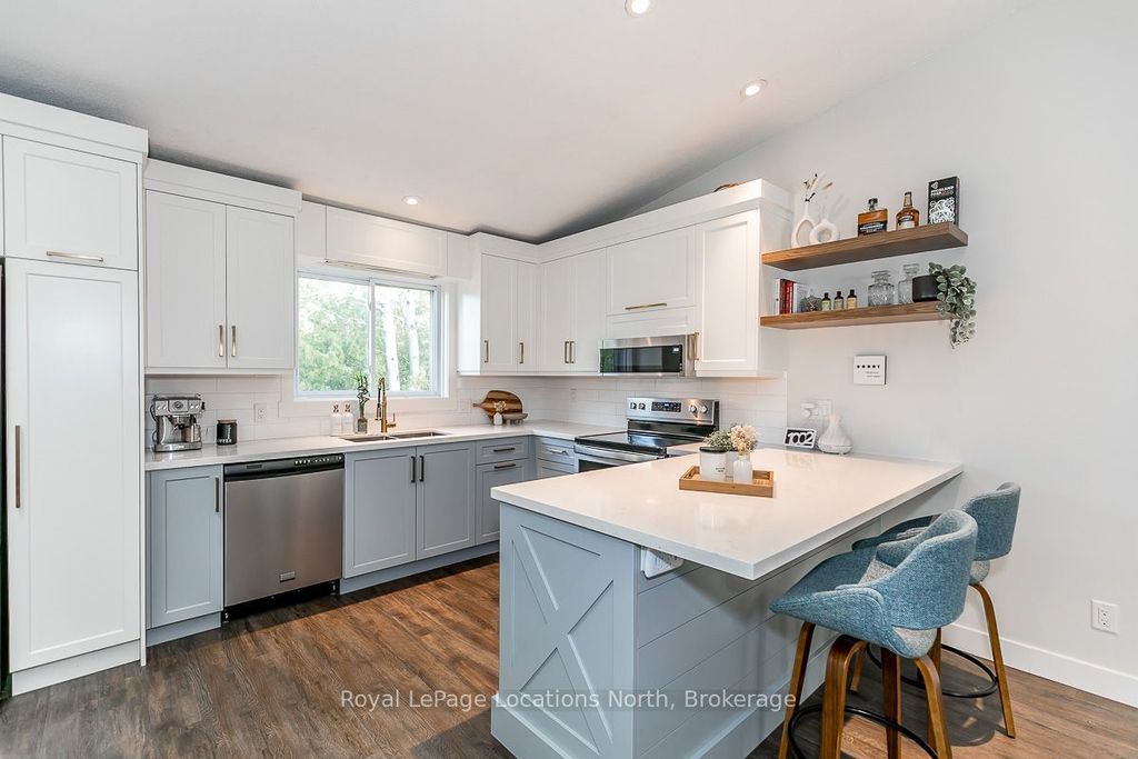 Photo of 14 Dawson Drive #415, Collingwood, ON L9Y 5B4 (MLS # S13028014)