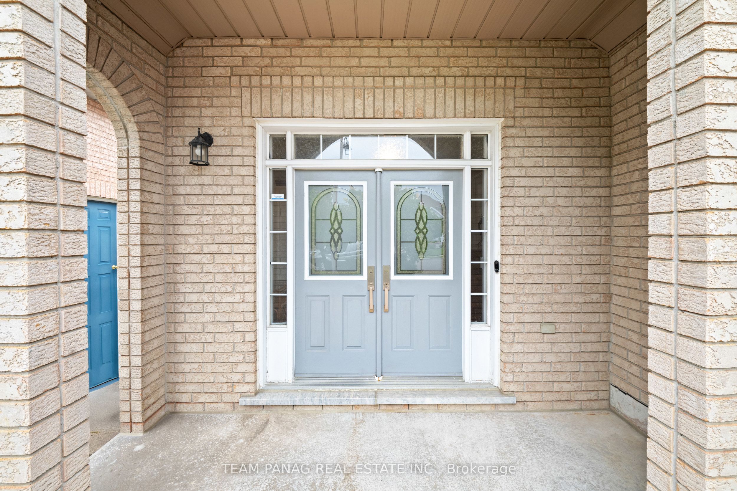 11 Larkmead Place