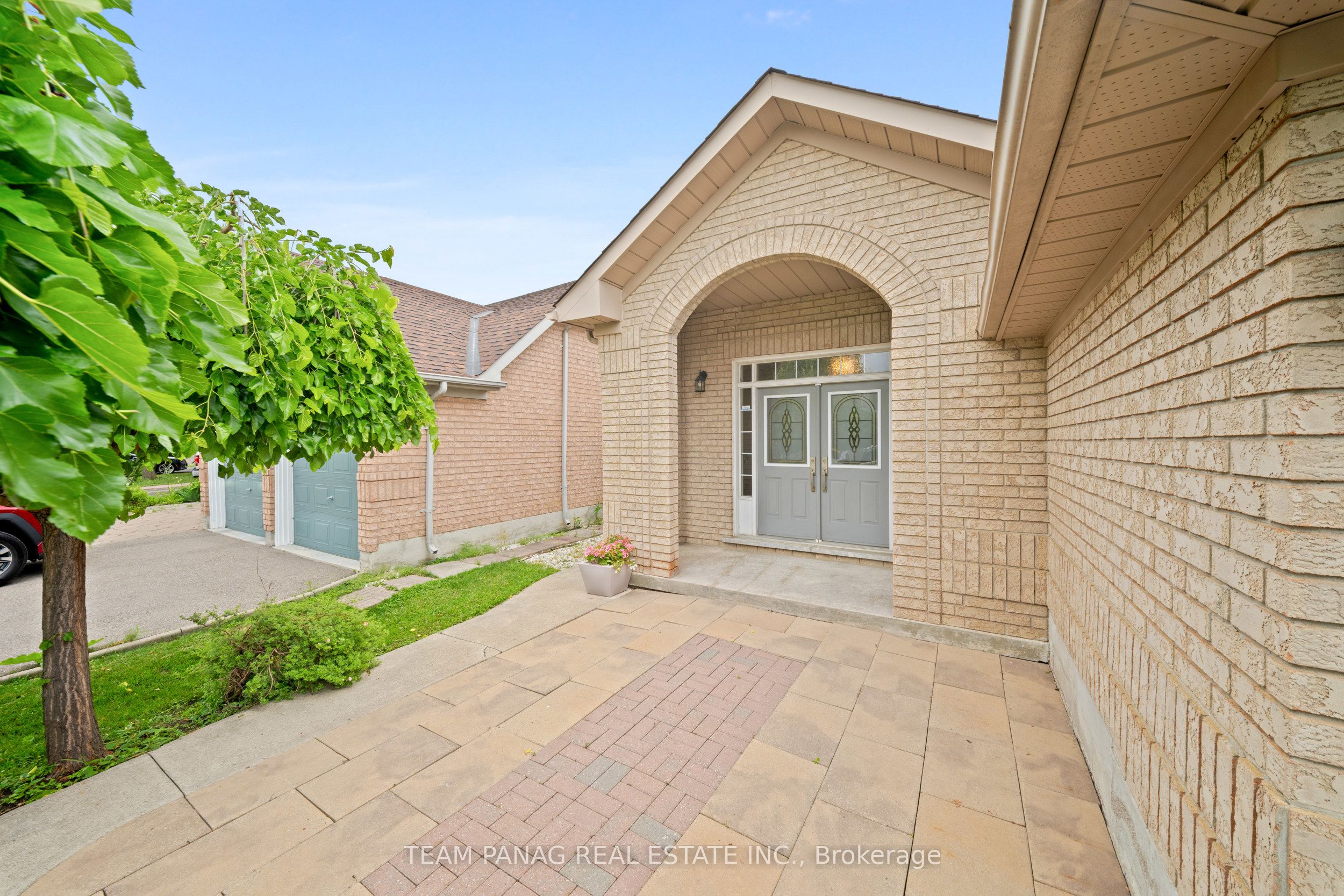 11 Larkmead Place